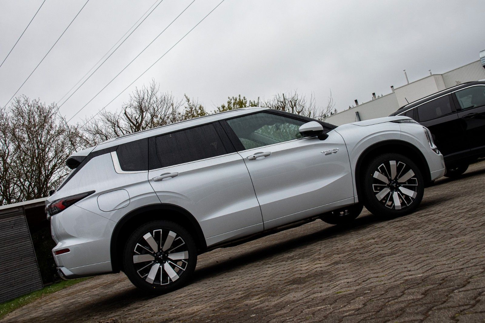 Fahrzeugabbildung Mitsubishi Outlander MY25  2.4 PHEV Top 4WD Leder Glasdach