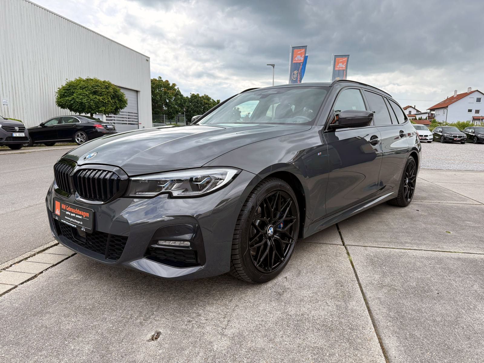 Fahrzeugabbildung BMW 330i Touring M-Sport ACC NAV HUD 360° PDC Laser