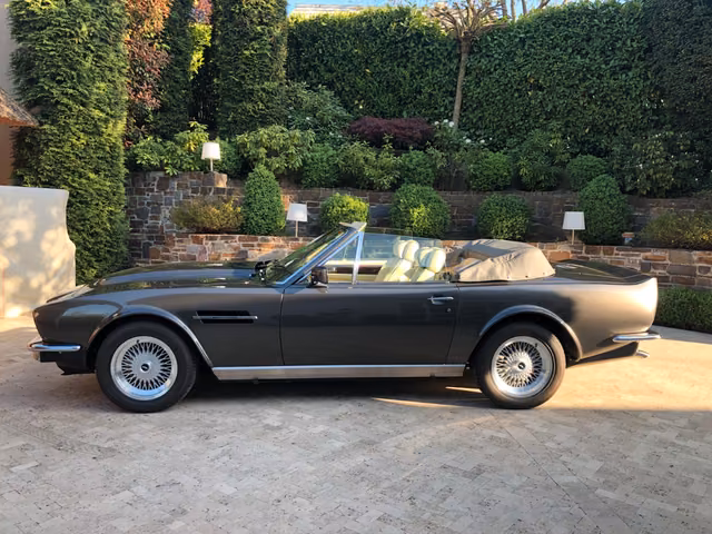 Aston Martin V8 Vantage Volante