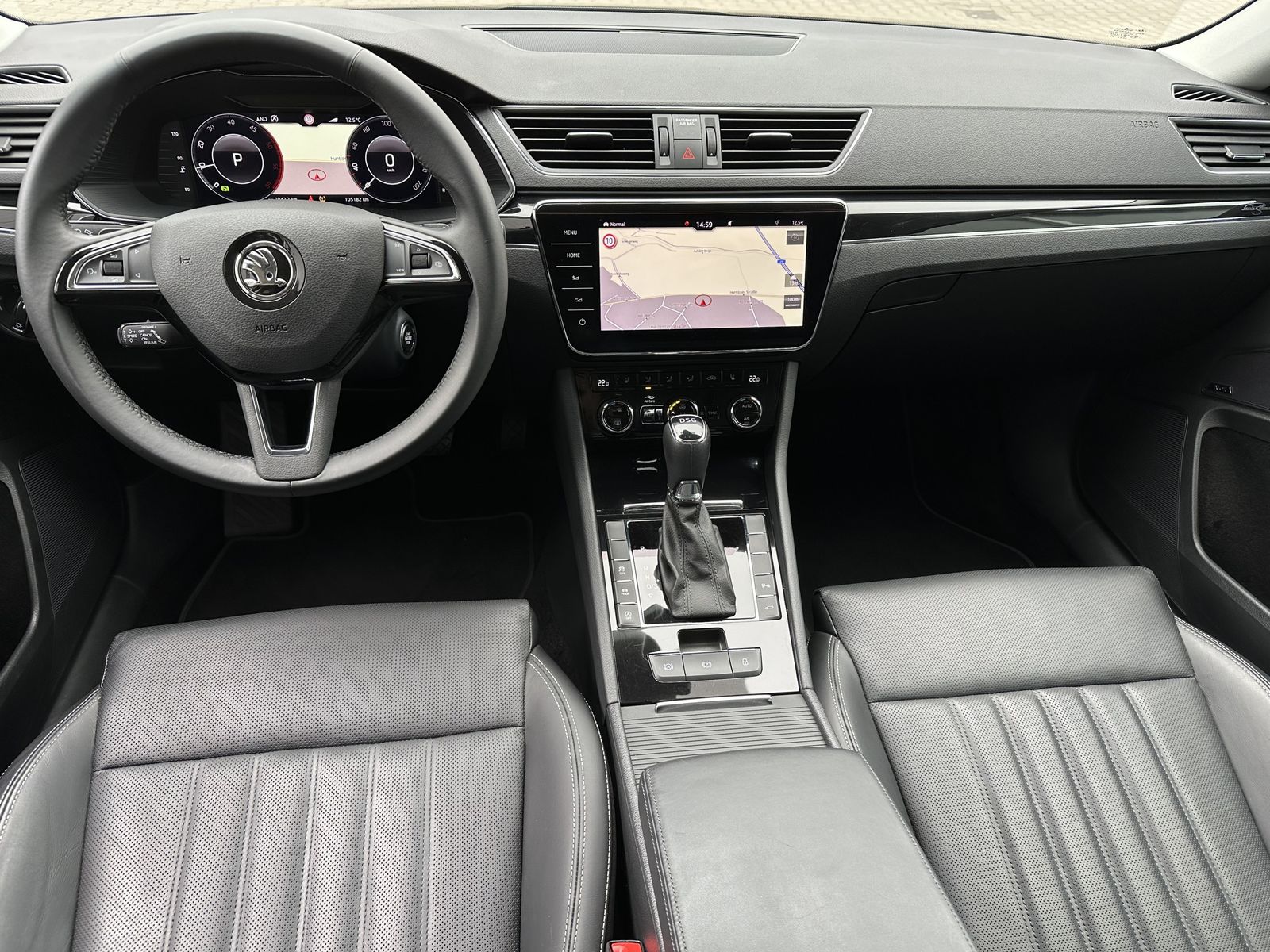 Fahrzeugabbildung SKODA Superb Combi 2.0 TDI DSG L&K NAV+MATRIX+AHK+ACC