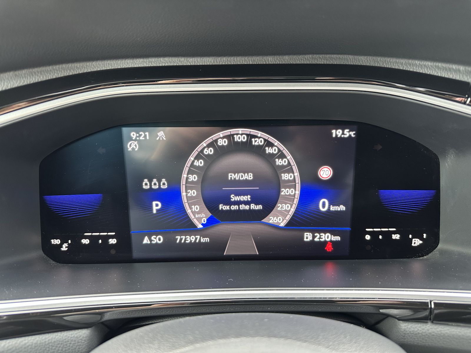 Fahrzeugabbildung Volkswagen T-Roc 2.0 TSI DSG R-Line Black 4M NAV+LED+AHK+VC