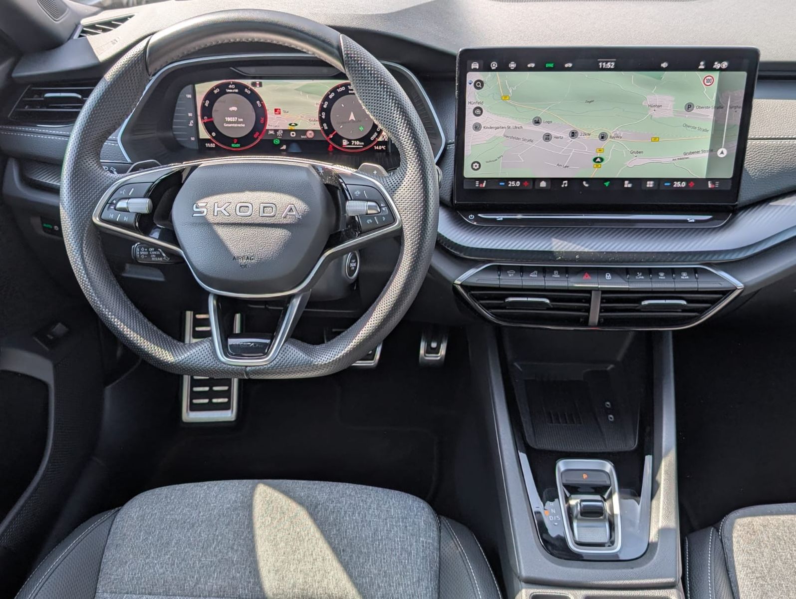 Fahrzeugabbildung SKODA Octavia 1.5 DSG Sportline PANO*MATRIX*AHK*5J.GAR