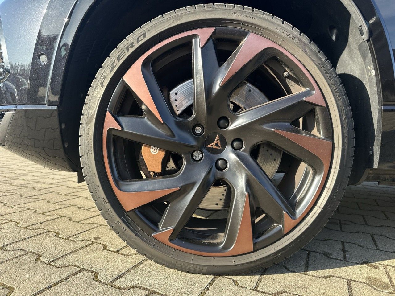 Fahrzeugabbildung CUPRA Ateca Tribe Edition 2.0 TSI 300 PS DSG 4Drive - mit KI generiert/bearbeitet