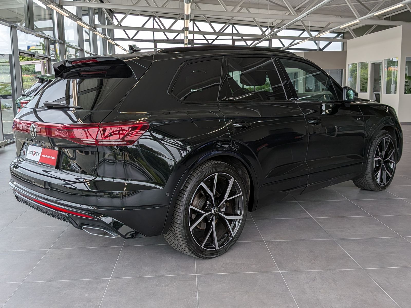 Fahrzeugabbildung Volkswagen Touareg 3.0TDI 4M R-Line VOLL Black 22" UPE 114T