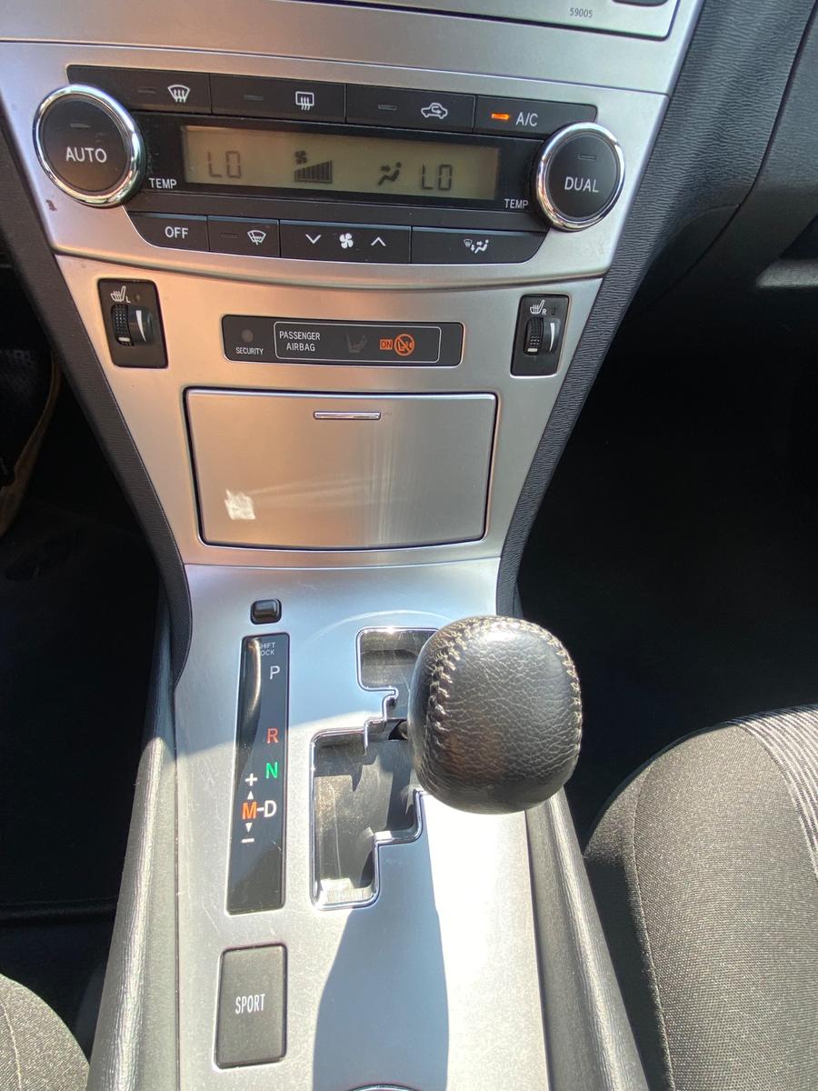 Toyota Avensis 2013 — photo 19
