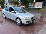Ford Focus Lim. Ghia - Ford Focus aus 2006: Ghia