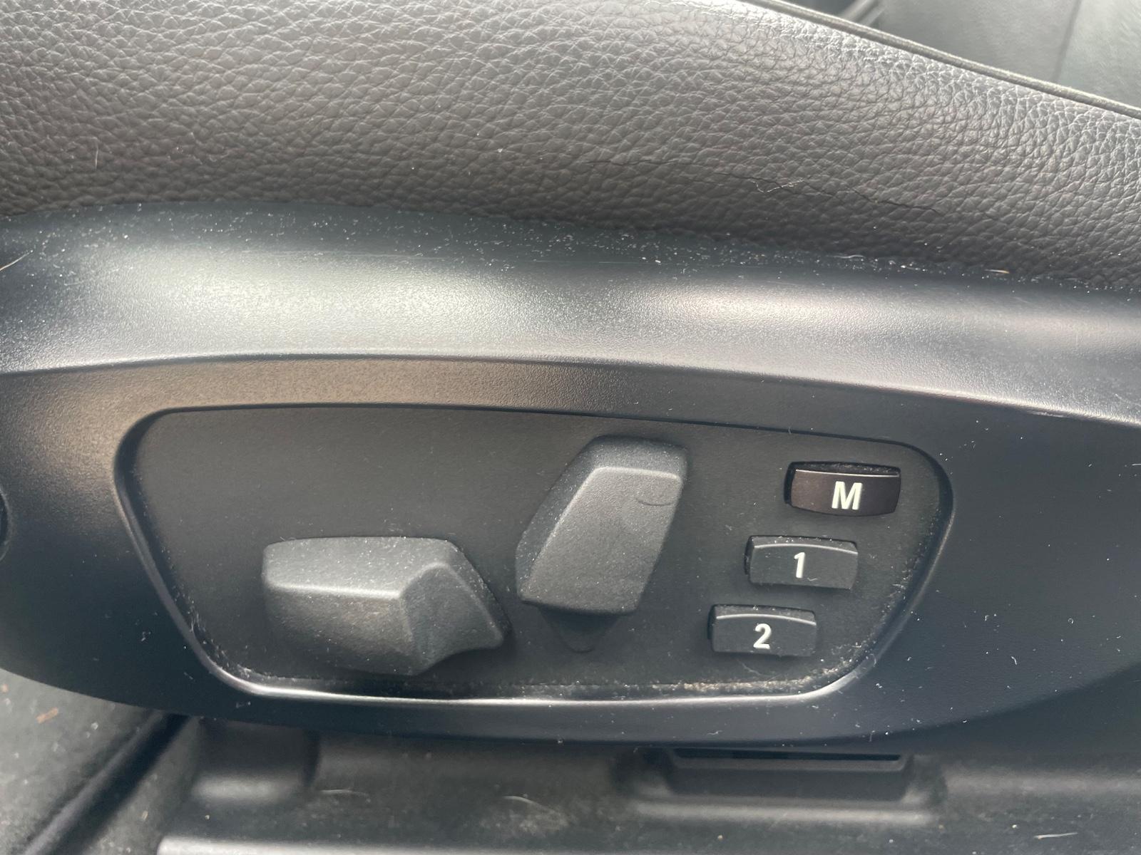 BMW 318 2012 — photo 17