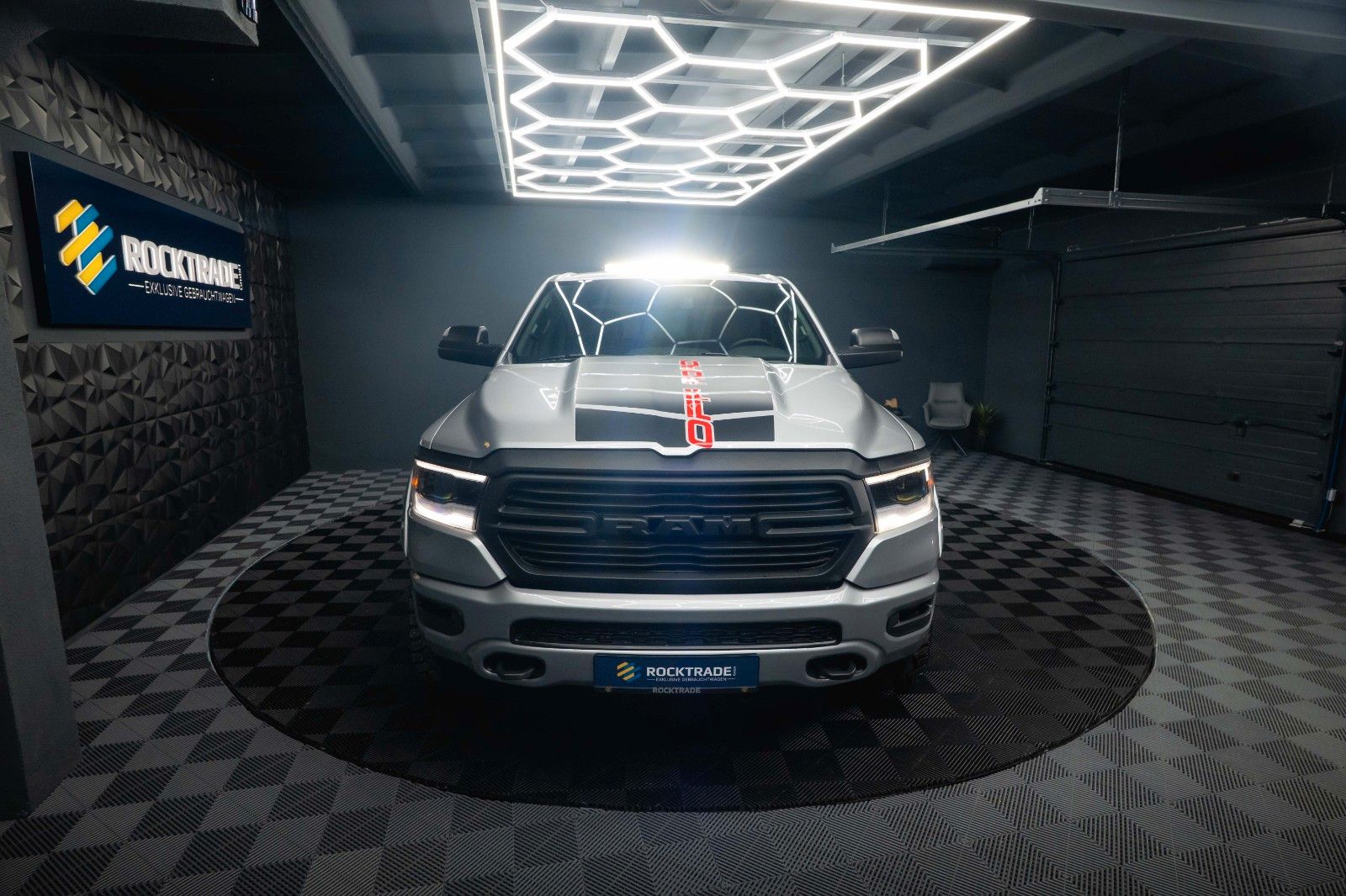 Fahrzeugabbildung Dodge RAM 5.7 V8 HEMI 4x4 OFFROAD NightPaket AXLE LOCK