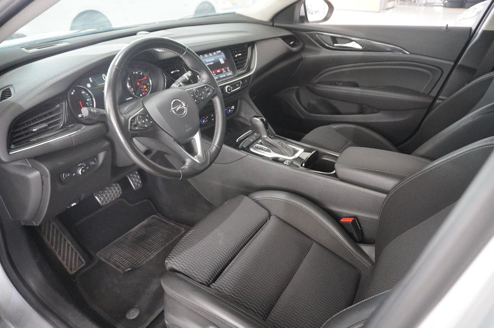 Fahrzeugabbildung Opel Insignia B ST 1.5T DYNAM. NAVI/LED/KAMERA/VIRTU.