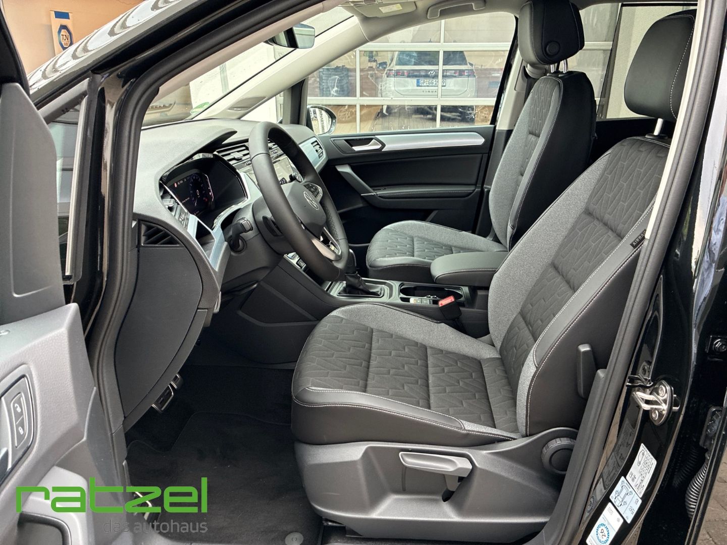 Fahrzeugabbildung Volkswagen Touran GOAL 1.5 TSI DSG 7-Stizer+AHK+ACC+LED