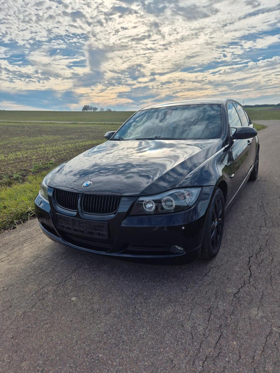 BMW 318i -E90 Xenon Navi Klima Tüv 11.2027