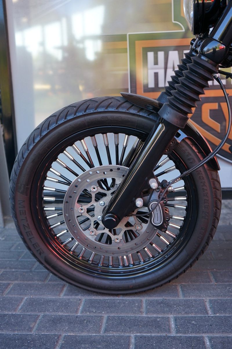 Fahrzeugabbildung Harley-Davidson Softail Custombike - Jekill - Big Spoke - LED