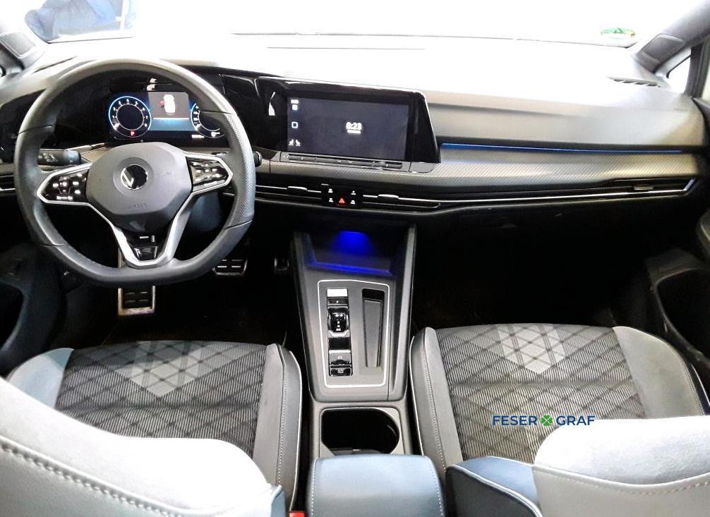 Volkswagen Golf VIII Variant 1.5 eTSI DSG R-Line KAM AHK