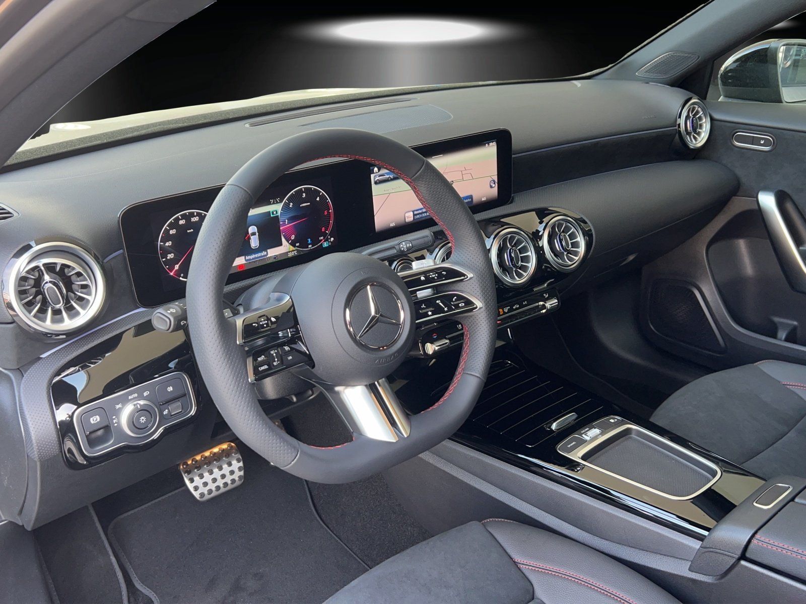 Fahrzeugabbildung Mercedes-Benz A 220 d AMG PANO KeyGo LED Totwinkel