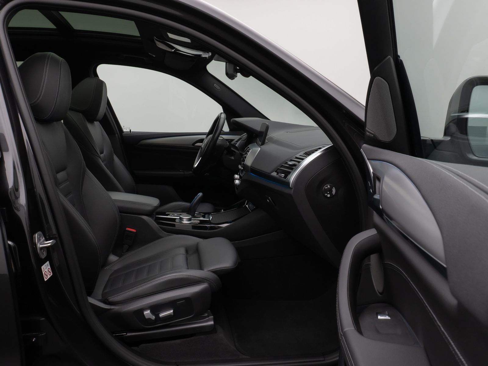 Fahrzeugabbildung BMW iX3 Impressive Panorama 360°HUD DAB H/K Sport