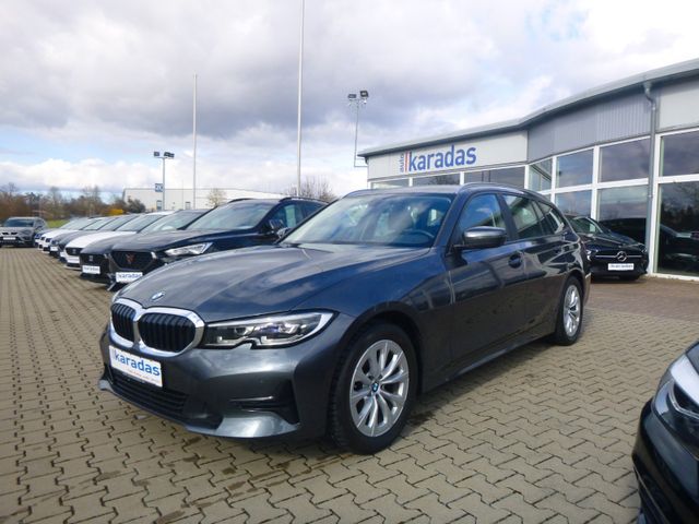 Fahrzeugabbildung BMW 320 i Touring >AUT/AHK/R-Kamera/PDC/LED<