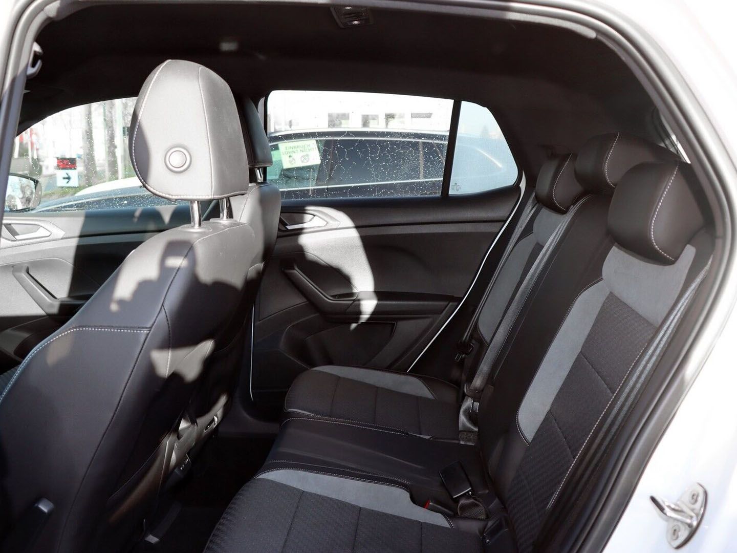 Volkswagen T-Cross R-Line 1.5 TSI OPF DSG LED NAVI RÜCKFK foto 5