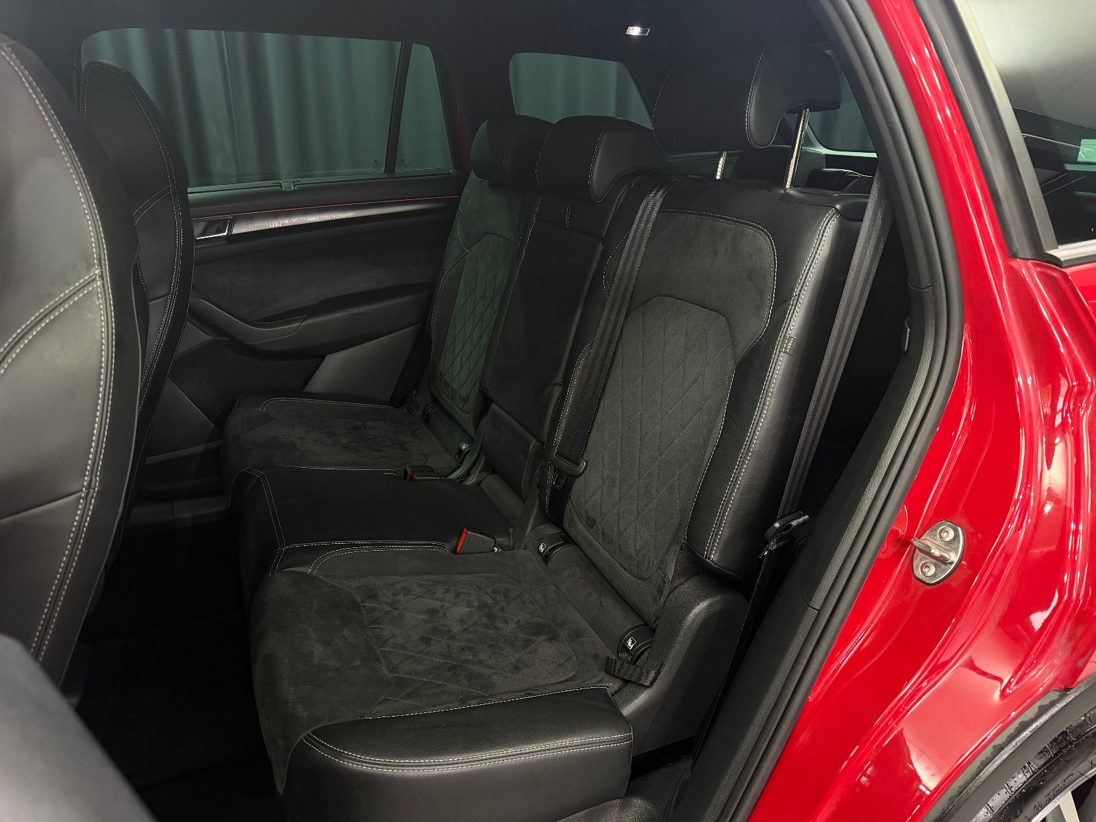 Fahrzeugabbildung SKODA Kodiaq Ambition 4x4|7-SITZER|CANTON|PANO|AHK