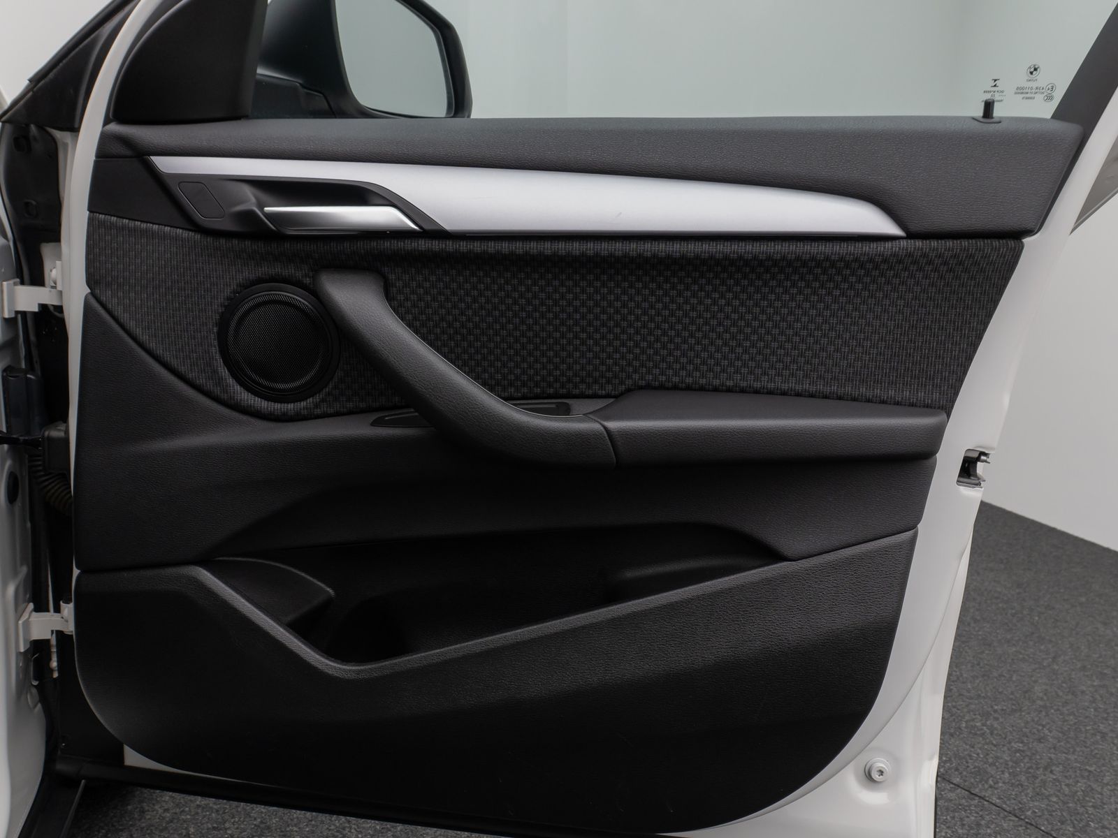 Fahrzeugabbildung BMW X2 xD25e Parkassist DAB Lordos Geschwindigkeitsr