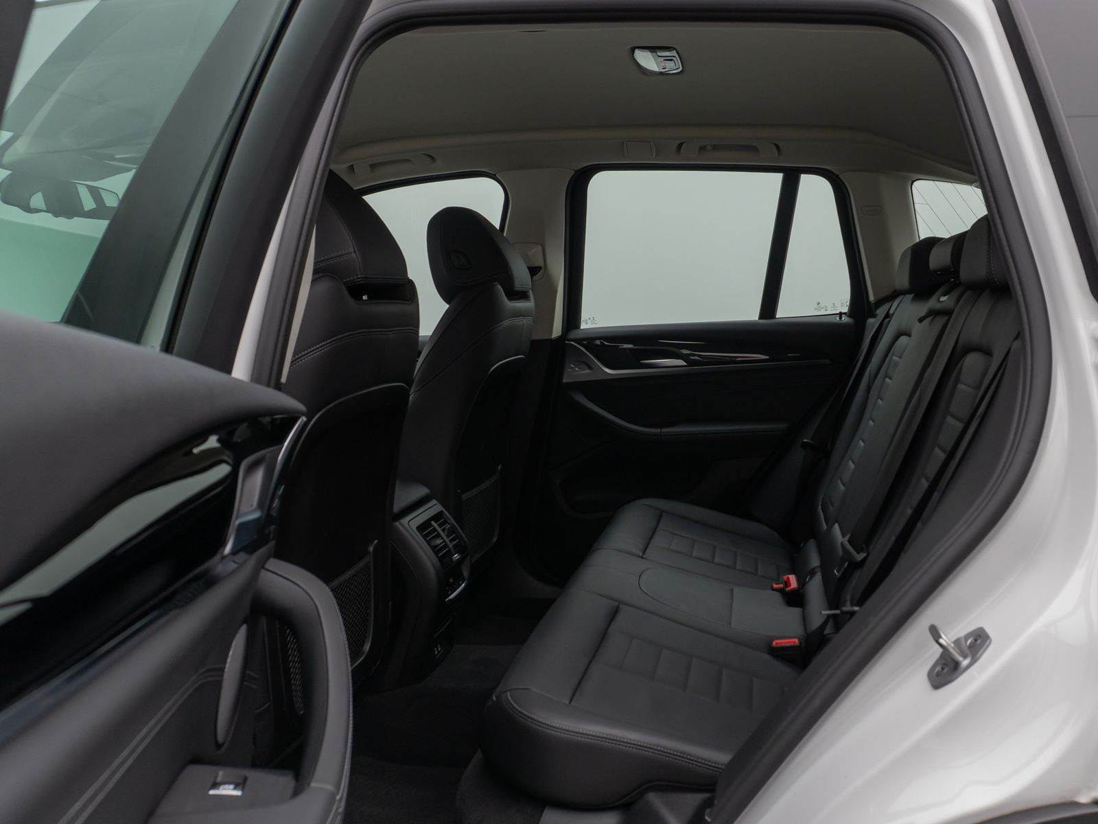 Fahrzeugabbildung BMW X3 xD30e Kamera HUD DAB Lenkrhzg Alarm AHK Sport