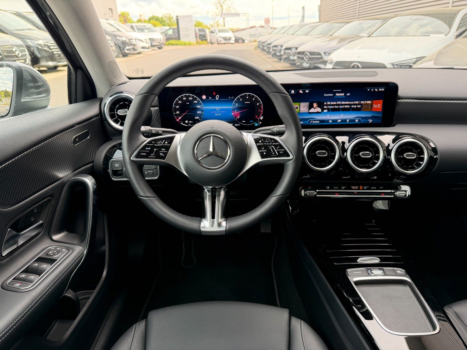 Fahrzeugabbildung Mercedes-Benz A 200 Progressive R-Kamera+LED+DAB+IHC+MBUX