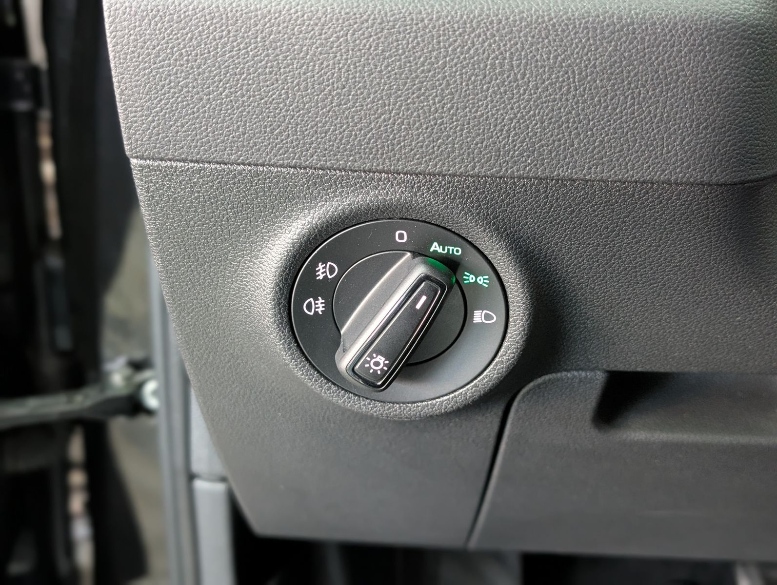 Fahrzeugabbildung SKODA Karoq Sportline 4x4 2.0 TSI ACC APP 4xSHZ AMBI
