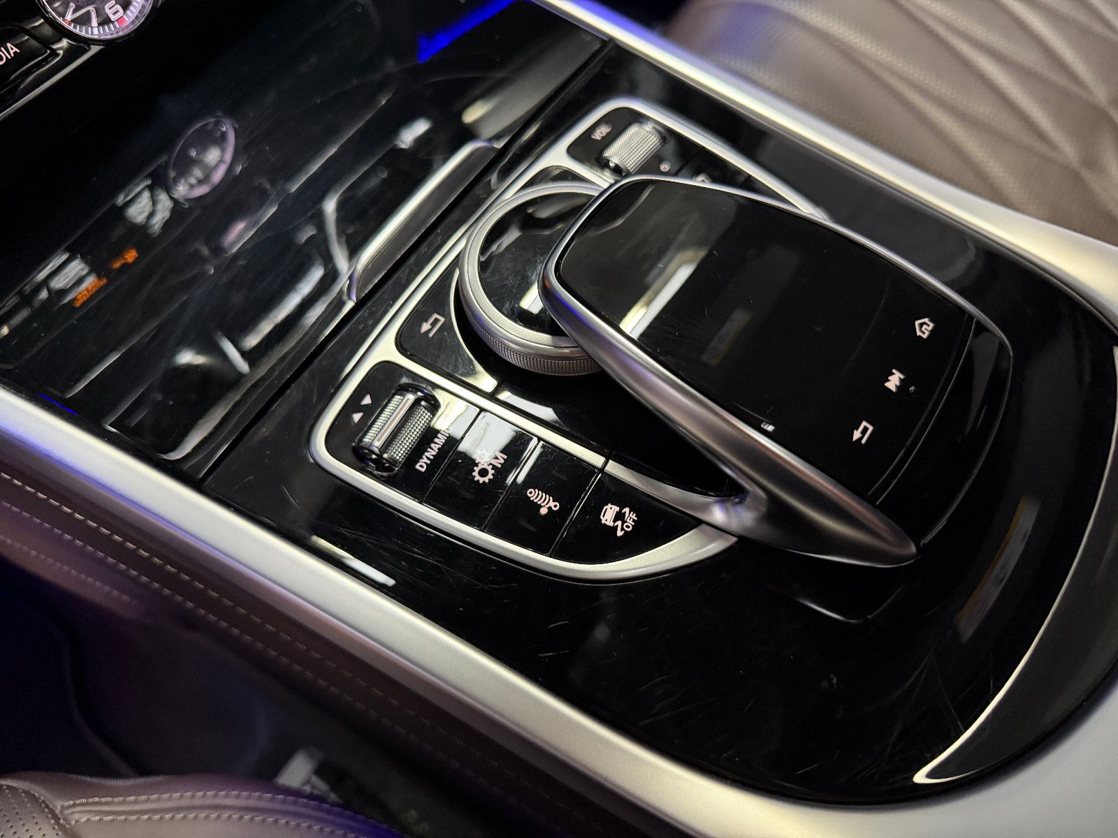 Fahrzeugabbildung Mercedes-Benz G 63 AMG/SUPERIOR/MASSAGE/MANUFAKTUR/