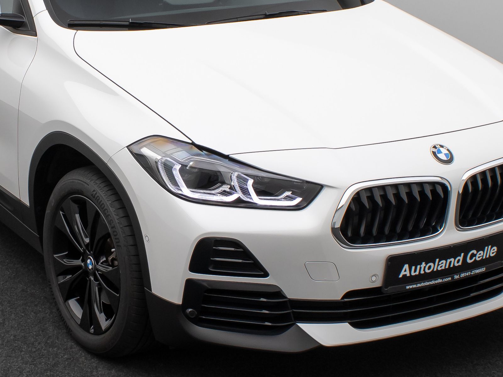 Fahrzeugabbildung BMW X2 sD18i Panorama Kamera DAB HiFi Komfort MSport