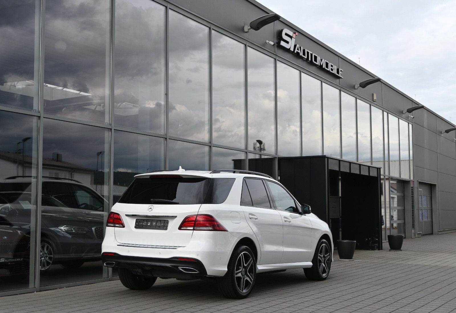 Fahrzeugabbildung Mercedes-Benz GLE 350 d 4MAT. AMG LINE °NIGHT°AHK°ILS°360°SHD°