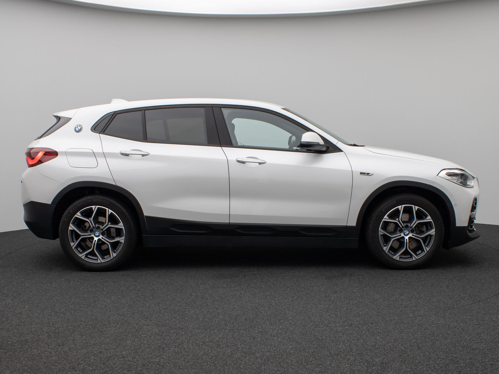 Fahrzeugabbildung BMW X2 xD25e Kamera DAB HiFi Navi Komfort Sport LED