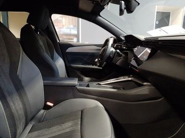 Peugeot 408 - 8