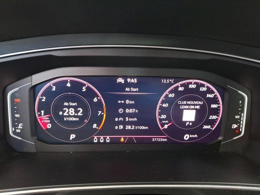 Fahrzeugabbildung Volkswagen Tiguan R-LINE DSG LED AHK ACC 19' APP-CON. 1H