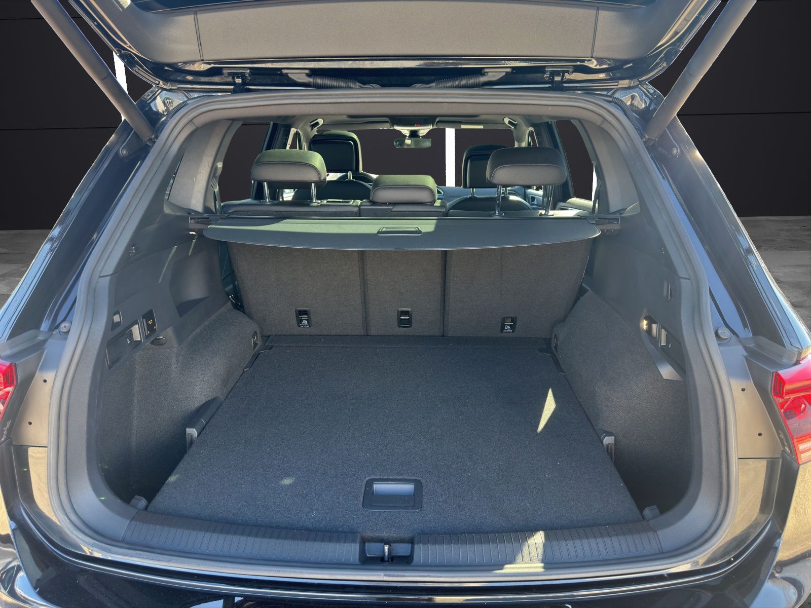 Fahrzeugabbildung Volkswagen Tiguan Allspace Highline TDI DSG 4M LED LEDER 7-