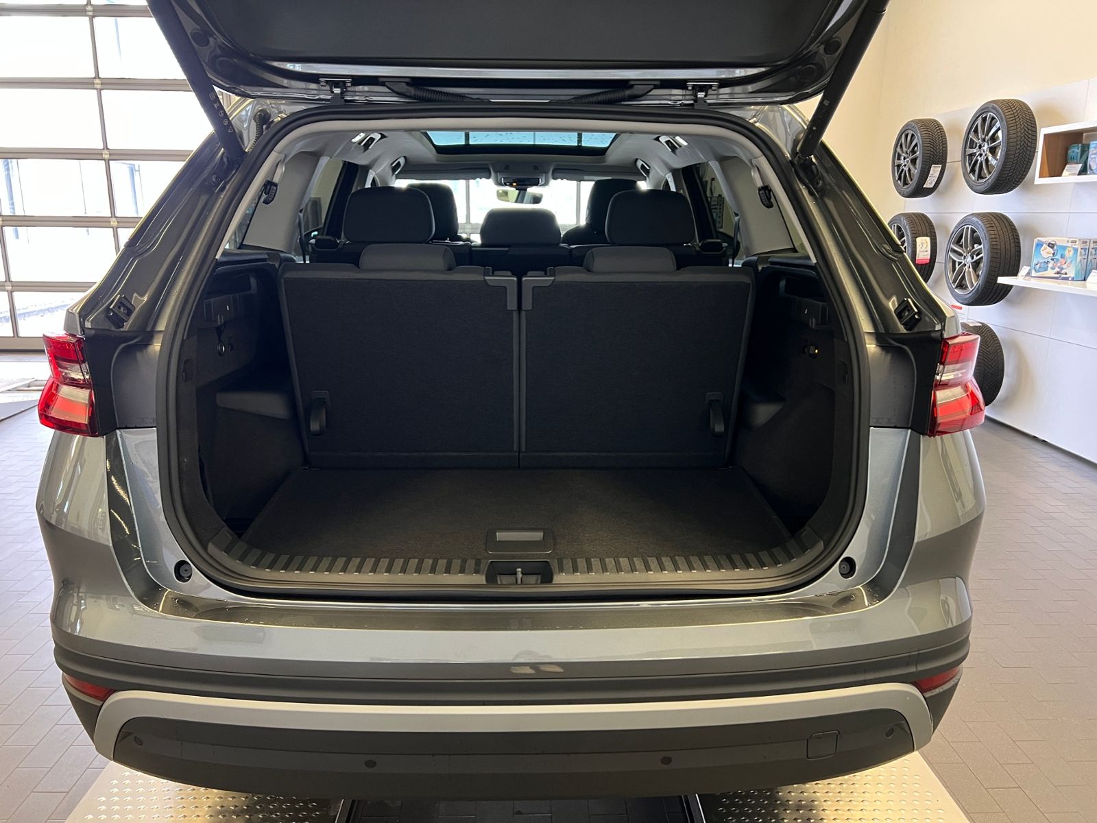 Fahrzeugabbildung SKODA Kodiaq Selection 2.0 TDI DSG *AHK, 7 Sitze, Pano