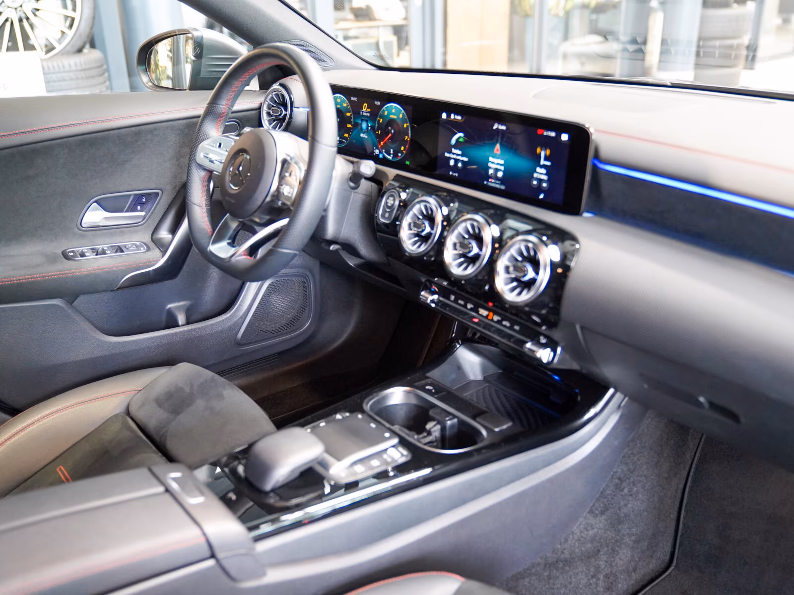 Mercedes-Benz CLA 180 SB AMG Line CarPlay Ambientebeleuchtung, миниатюра 10