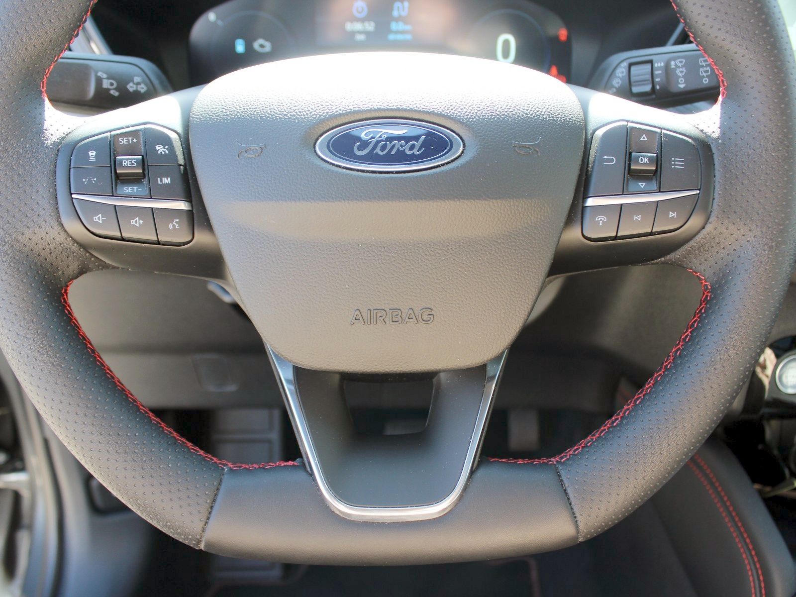 Fahrzeugabbildung Ford Kuga Plug-In Hybrid ST-Line