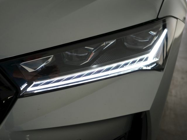 Superb COMBI SPORTLINE iV DSG+AHK+NAVI+SITZ-/LEN