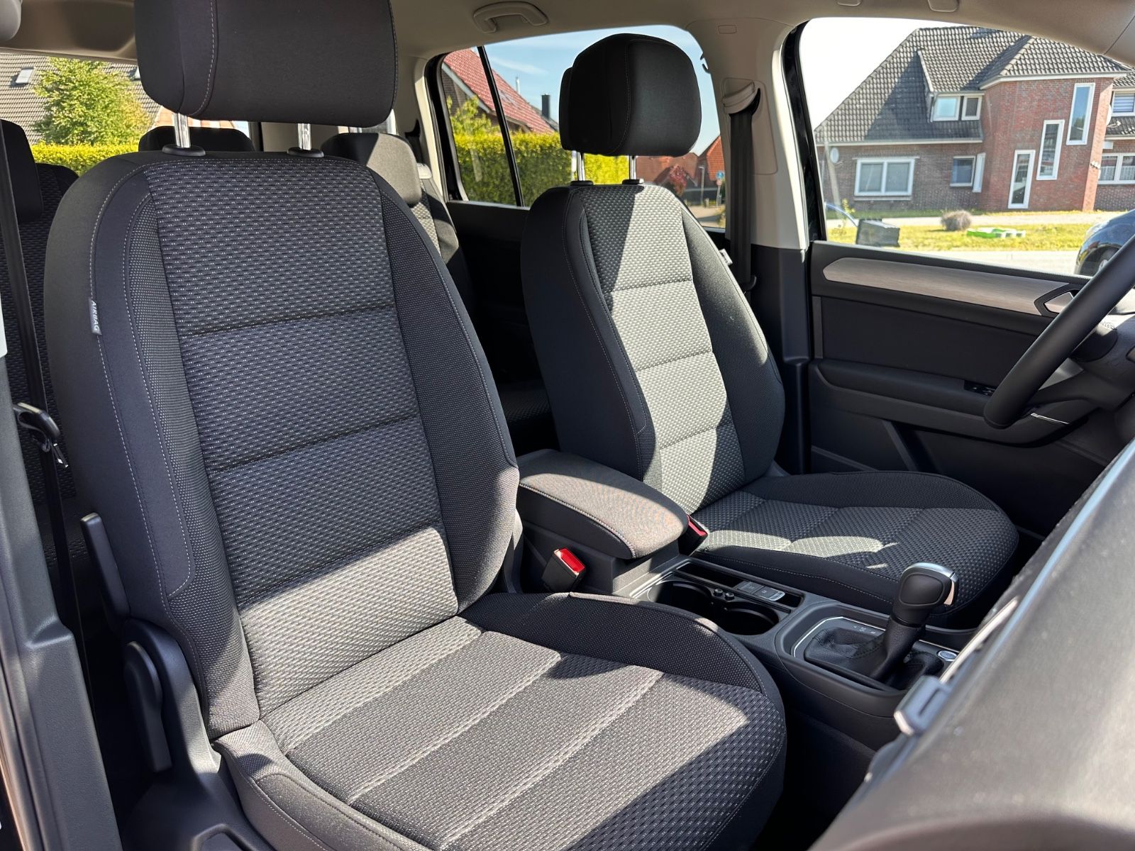 Fahrzeugabbildung Volkswagen Touran Comfortline 1.5 TSI DSG AHK/LED/Navi/SHZG