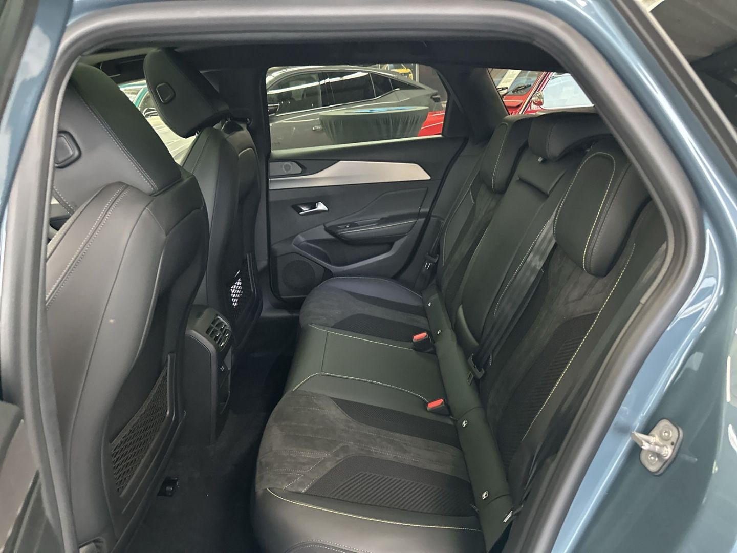 Fahrzeugabbildung Peugeot 308 SW GT Hybrid 145 e-DSC6 El. Panodach Navi