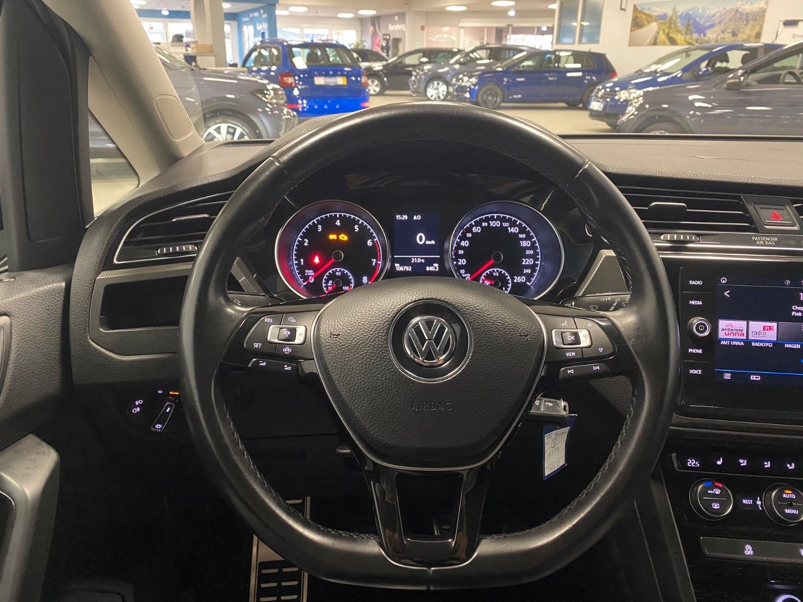 Fahrzeugabbildung Volkswagen Touran 1.5 TSI JOIN+NAVI+AHK schwenk+KAMERA+ACC+