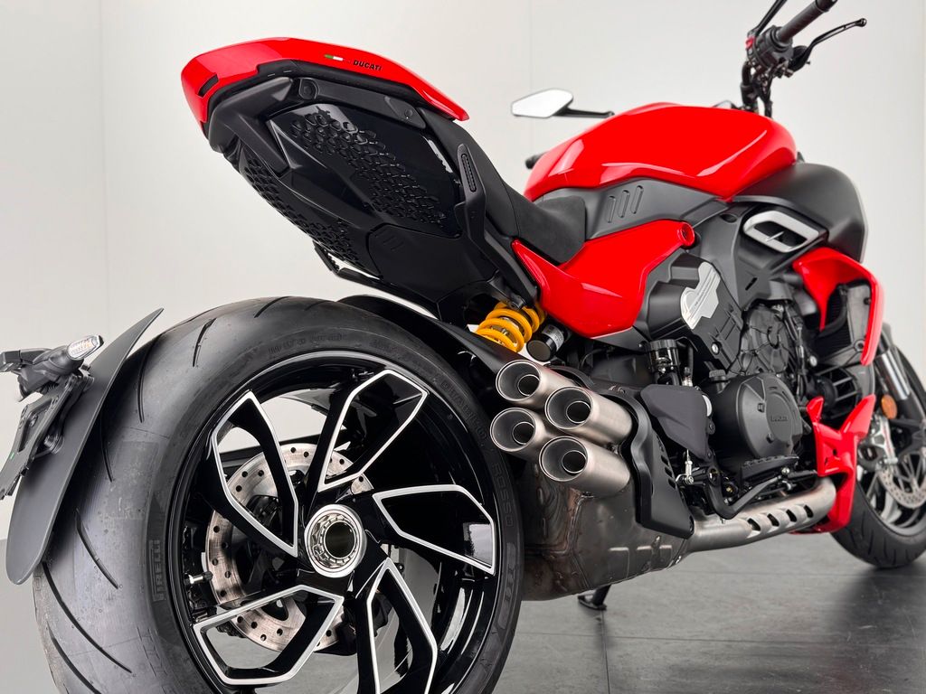 Fahrzeugabbildung Ducati DIAVEL V4 *0KM