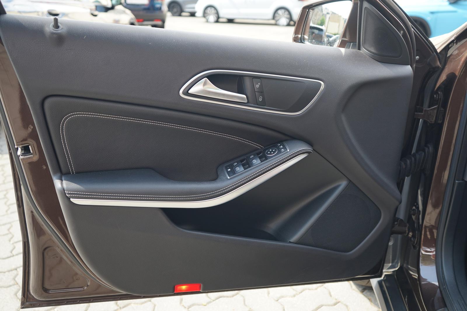 Mercedes-Benz GLA 200 Standard Bi-Xenon Sitzheizung Kamera PDC