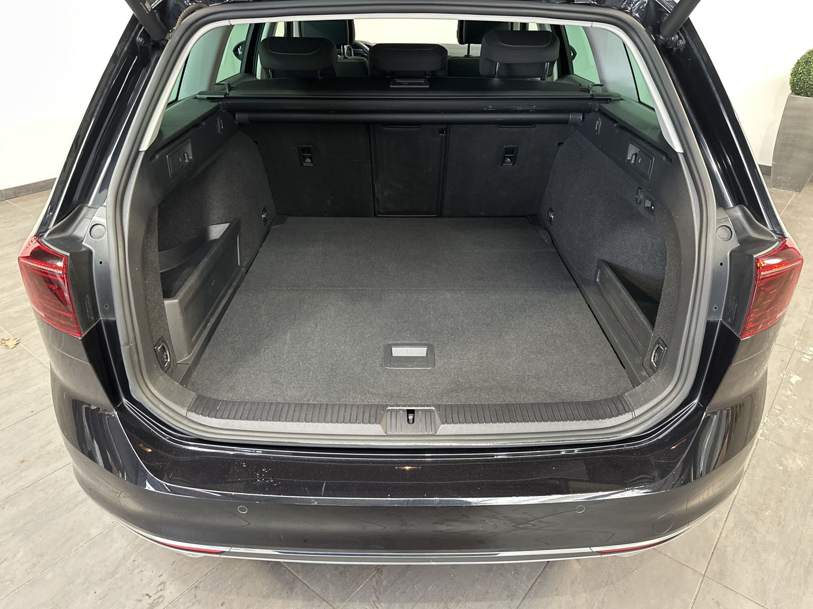 Fahrzeugabbildung Volkswagen Passat GTE Hybrid NAV+LED+KAM+AHK+1HAND+17ZO+PP