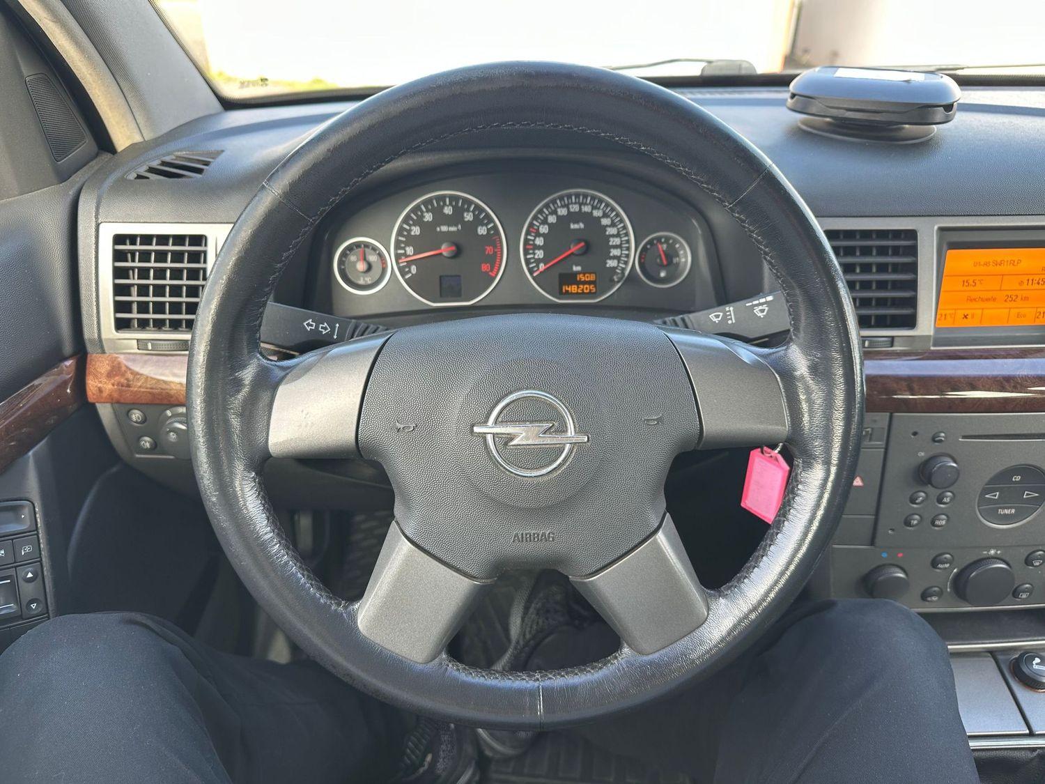Opel Vectra 2004 — photo 15