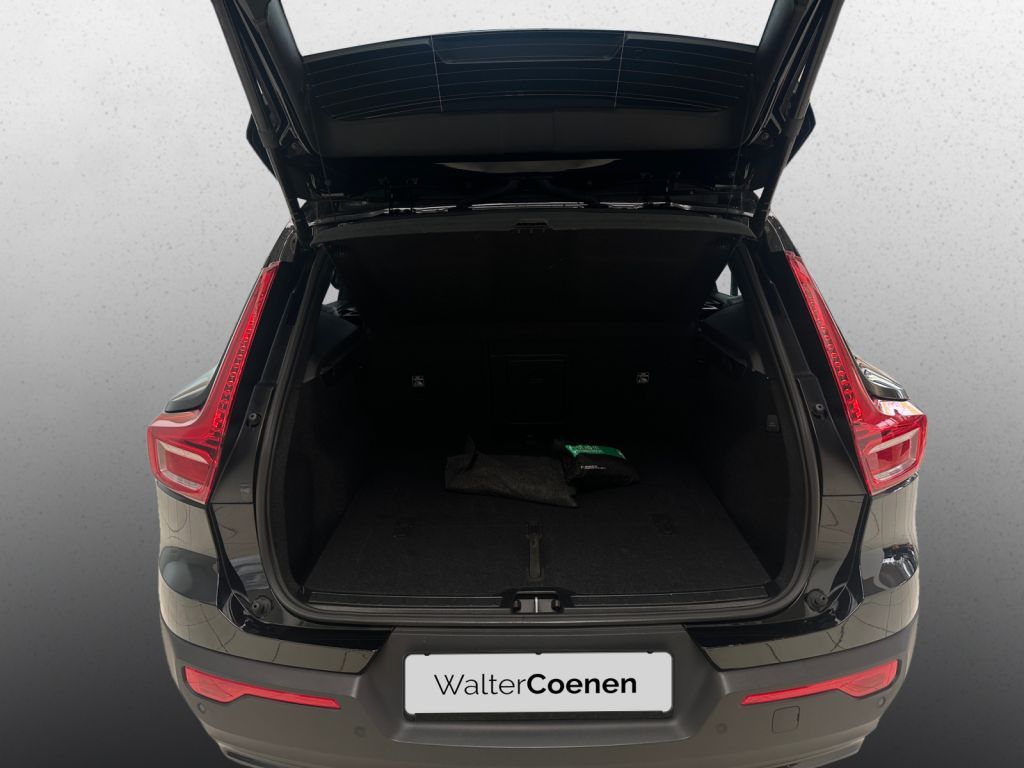 VOLVO XC40 B3 B DKG Plus Black Edition 360° Schiebedac VOLVO XC40 B3 B DKG Plus Black Edition 360° Schiebedac