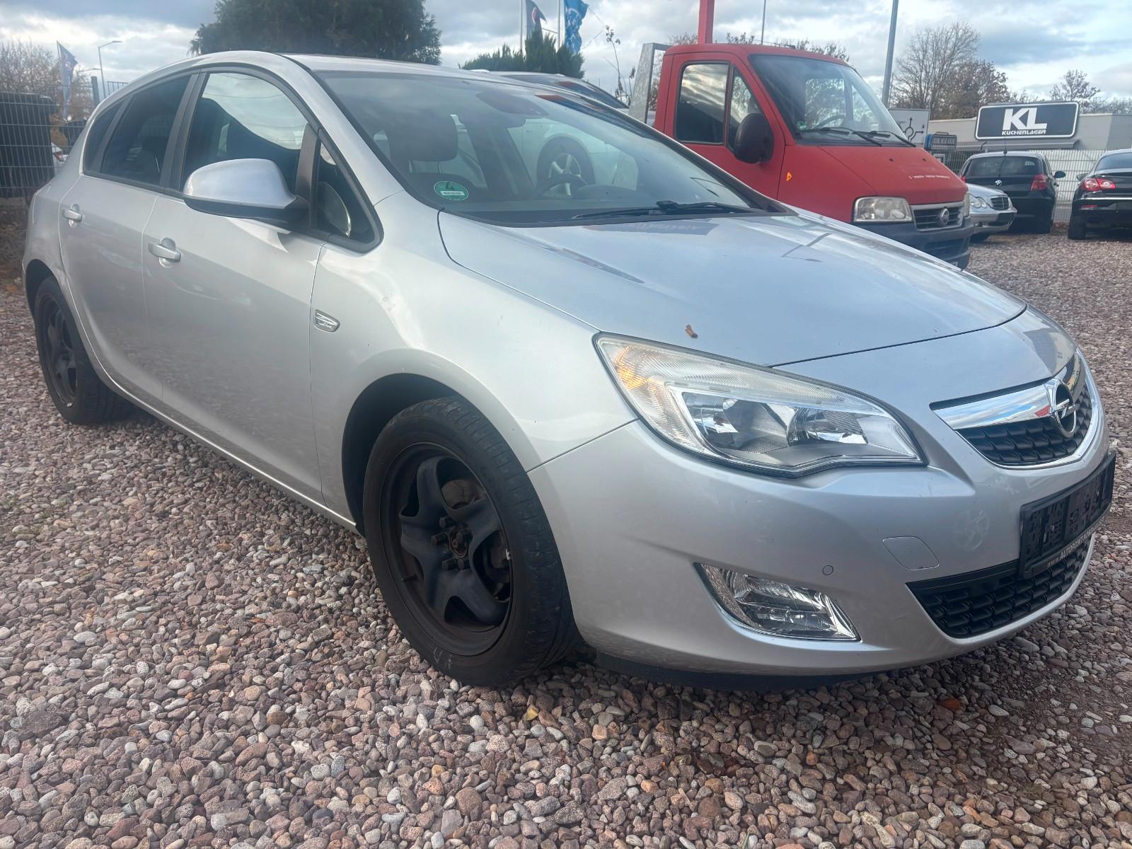 Opel Astra J Lim. 5-trg. Edition