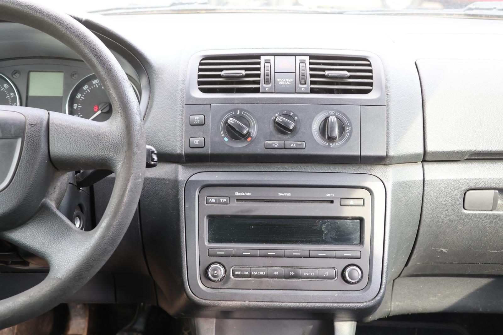 Skoda Fabia 2012 — photo 11