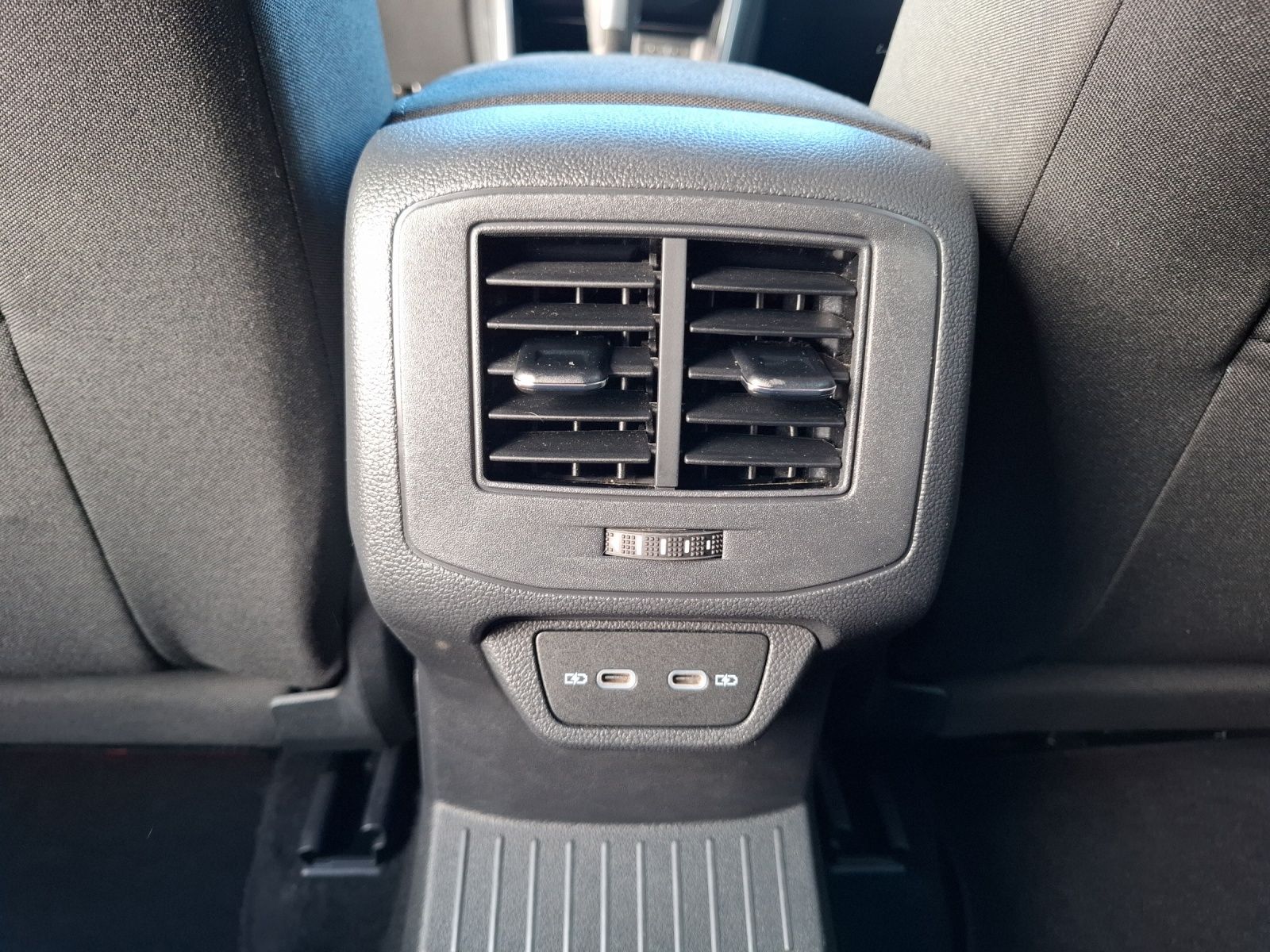 Fahrzeugabbildung Volkswagen T-Roc Sport DSG STH AHK Navi ACC Kamera
