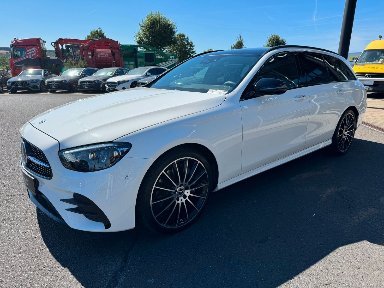 Fahrzeugabbildung Mercedes-Benz E 300 d  T 4M AMG HUD+PANO+AHK+Burm+Distr+360°