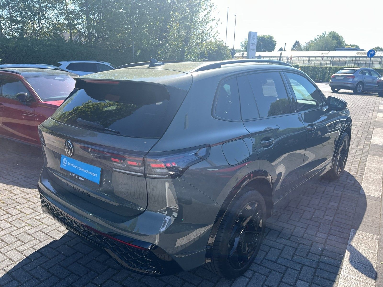 Volkswagen Tiguan 2.0 TDI R-LINE Matrix Pro-Max StaHz Pano foto 3